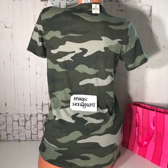 SALE🎉VS PINK XS S M L CAMO T-SHIRT V NECK TSHIRT - Picture 2 of 2